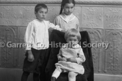 0896-Three-Small-Chi44B572 0896-Three-Small-Chi44B572