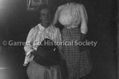 1352-Two-Women-Plate44B9F1