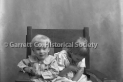 1431-Two-Children-in44BA42 1431-Two-Children-in44BA42