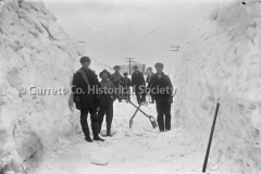 1810-Men-Shoveling-S44BBDB