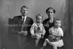 2045-Family-Portrait-903A