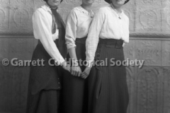 2529-Three-Women-in-44B116