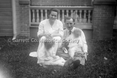 0468-Family-on-Lawn-468